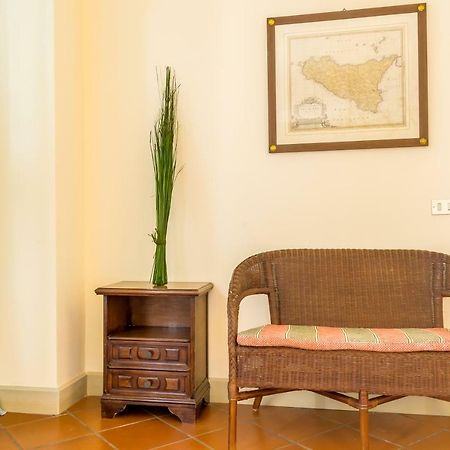 Les Suites - Apartments Riposto Bagian luar foto